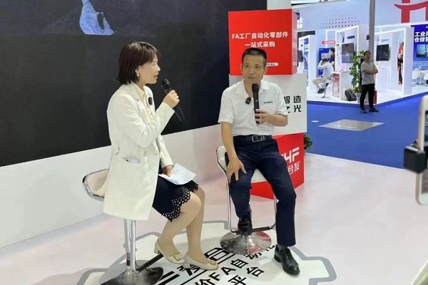 現(xiàn)場(chǎng)直播，暢談發(fā)展